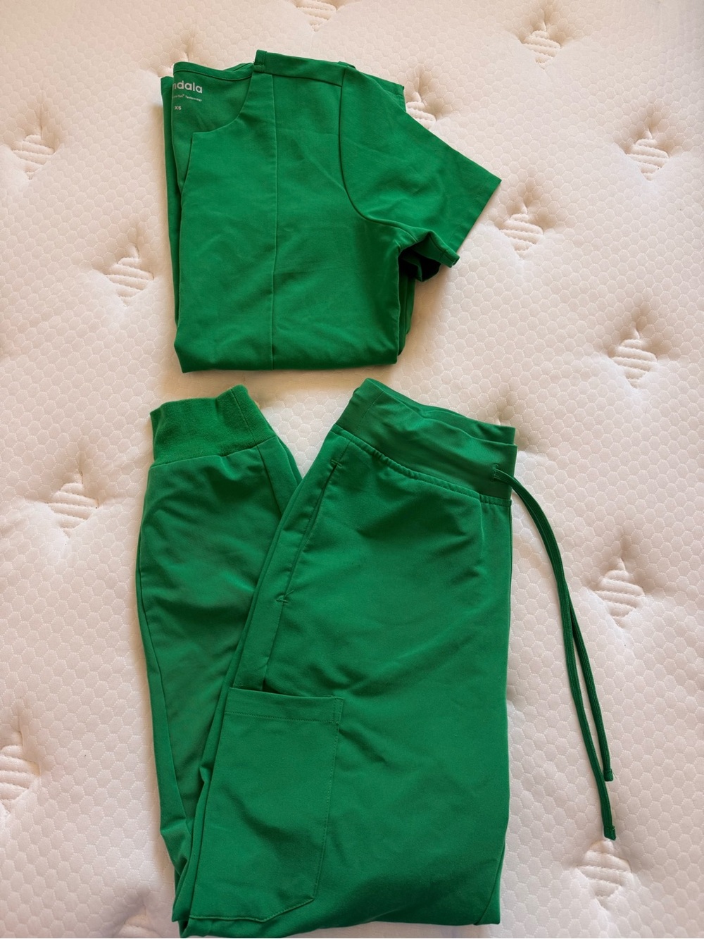 Green Women's Scrub Top and Jogger Set - Mandala size xs - Picture 2 of 6